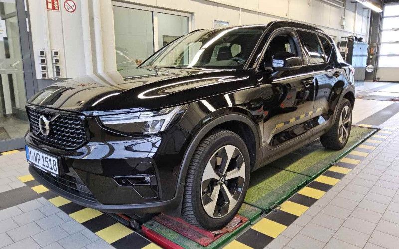 Volvo XC40 2.0 B4 Mild-Hybrid Plus Dark 2WD
