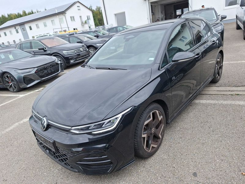Volkswagen Golf VIII 1.5 TSI R-Line