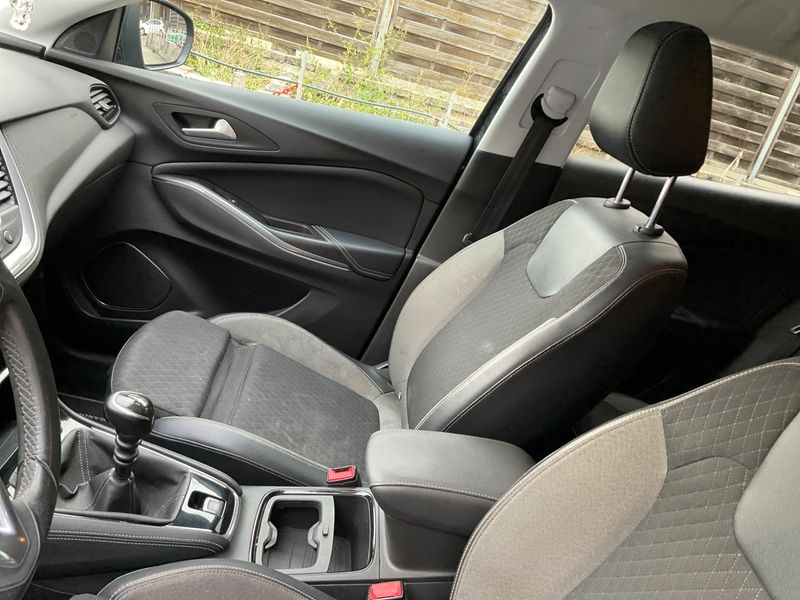 Opel Grandland X 1.2 Turbo Design Line