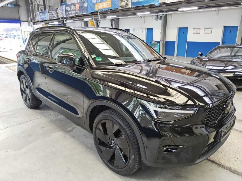 Volvo XC40 2.0 B3 Mild-Hybrid Plus Black Edition 2WD