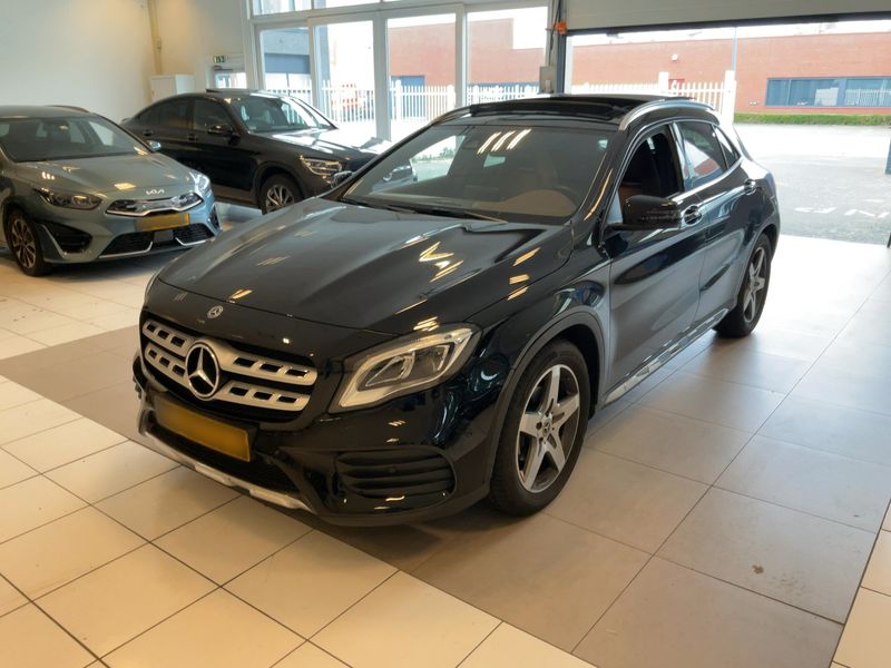 Mercedes-Benz GLA-класс GLA 200 AMG Line
