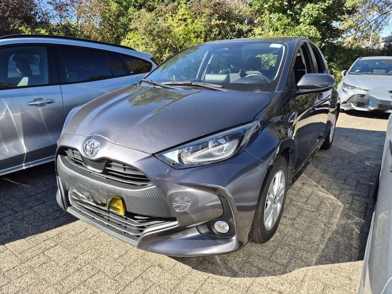 Toyota Yaris 1.5 Hybrid Black&White