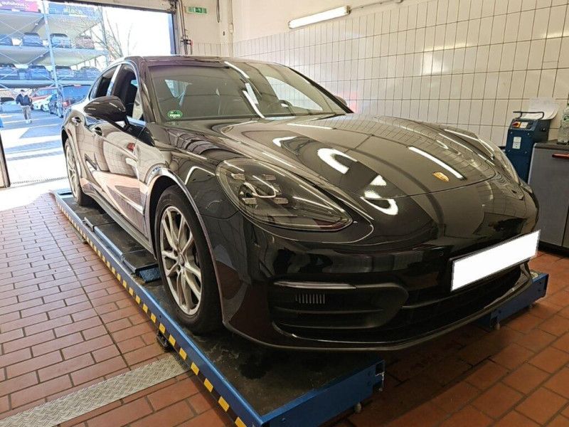 Porsche Panamera 4