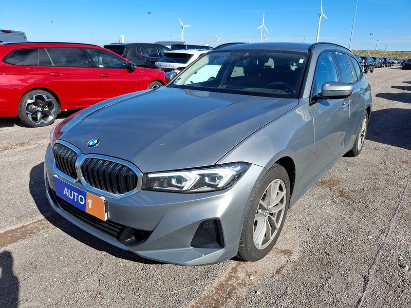 BMW 3 серия 318i
