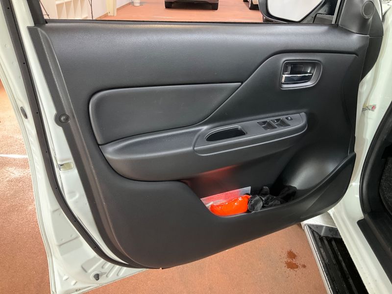 Mitsubishi L 200 2.2 DI-D Select двойная кабина 4WD