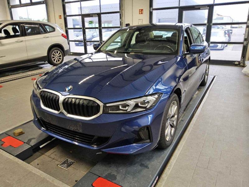 BMW 3 серия 318i