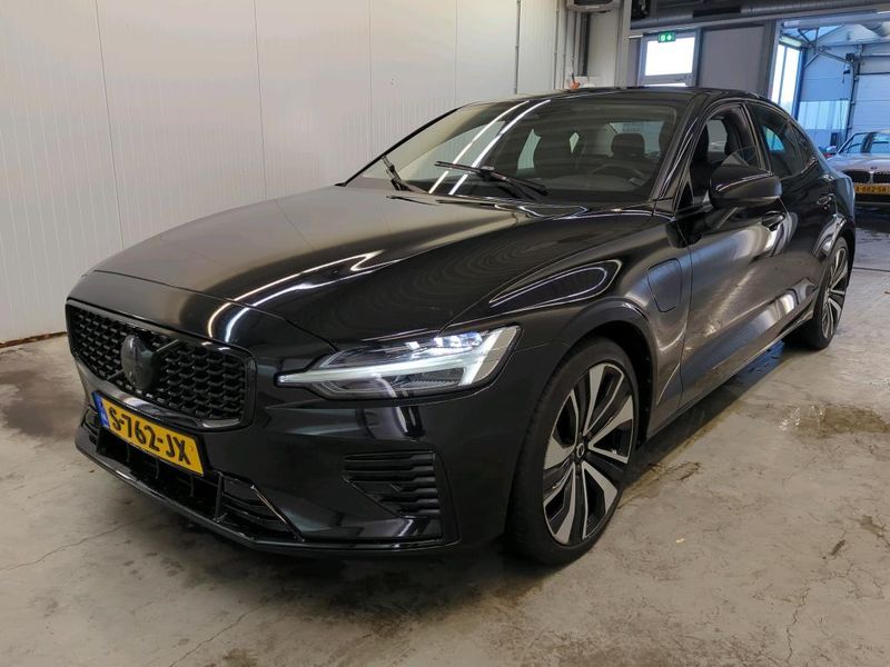 Volvo S60 2.0 T8 Recharge Plug-in Hybrid Plus Dark AWD