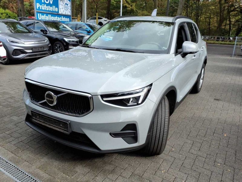 Volvo XC40 2.0 B3 Mild-Hybrid Essential 2WD