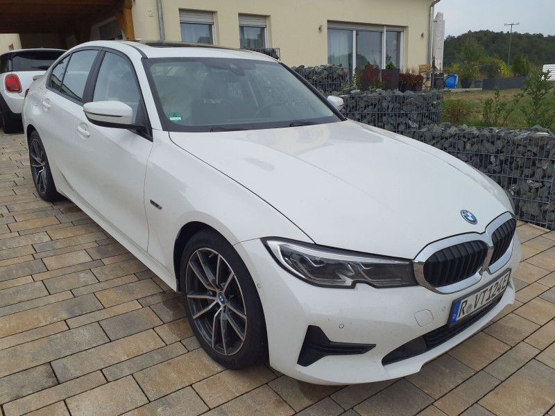BMW 3 серия 320e Advantage