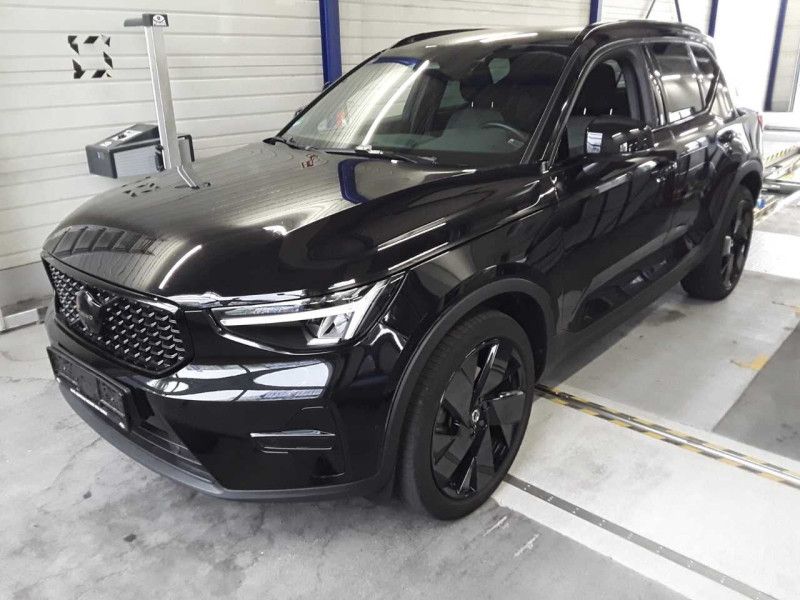 Volvo XC40 2.0 B3 Mild-Hybrid Plus Black Edition 2WD