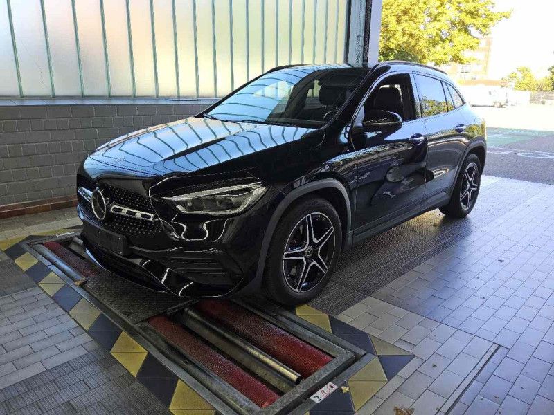 Mercedes-Benz GLA-класс GLA 200 AMG Line