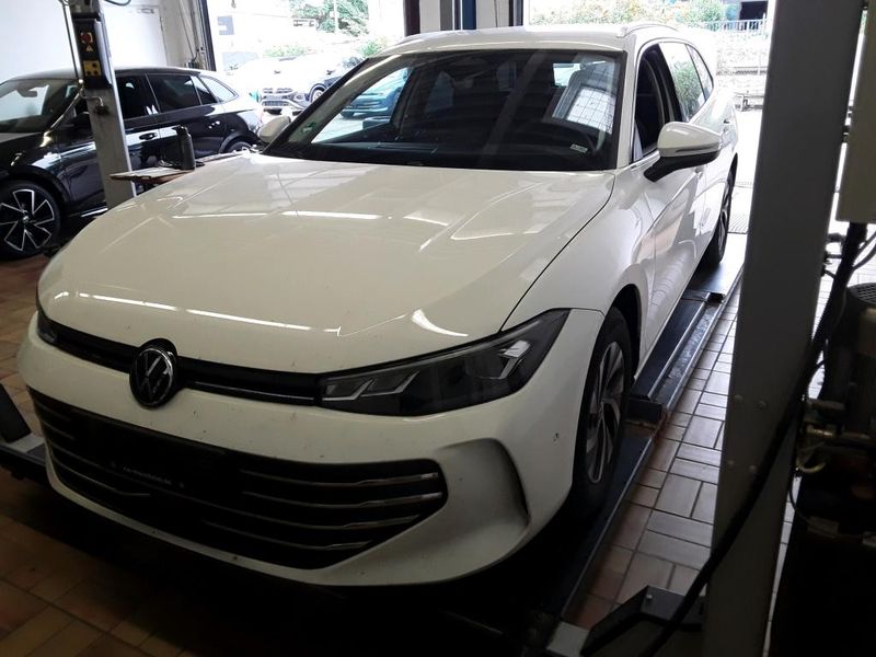 Volkswagen Passat 1.5 eTSI Business