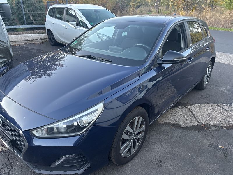 Hyundai i30 1.6 CRDi YES!