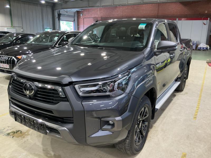 Toyota Hilux pick up 2.8 diesel 204pk AT AWD MHEV DC Invincible + ACCESSORIES