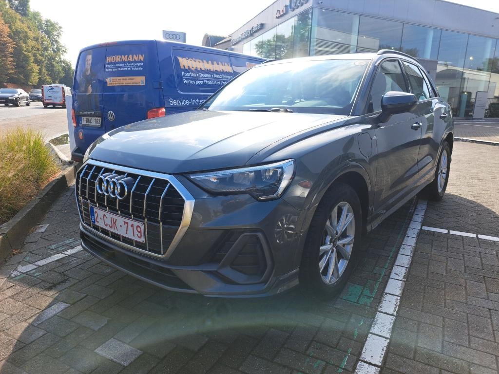 AUDI Q3 1.4 45 TFSI E S TRONIC S LINE
