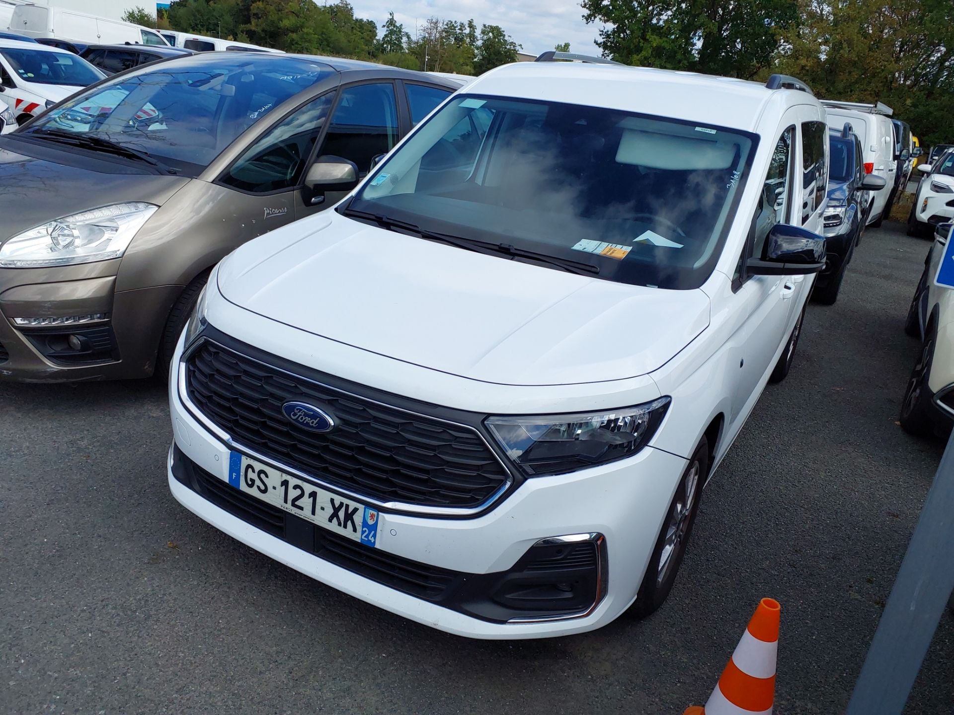 FORD Grand FORD Grand Tourneo 2,0 ECOBLUE 122 CV BVM TITANIUM Titanium