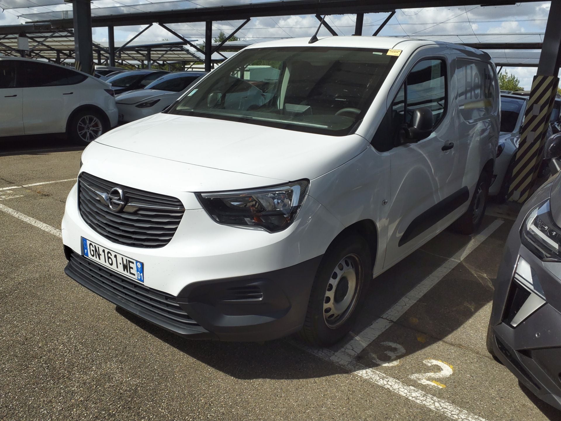 OPEL Combo OPEL Combo CARGO HDI 100 TAILLE M 950KG + PACK CHANTIER + CAMERA AR + RADIO DAB TABLETTE 8’’