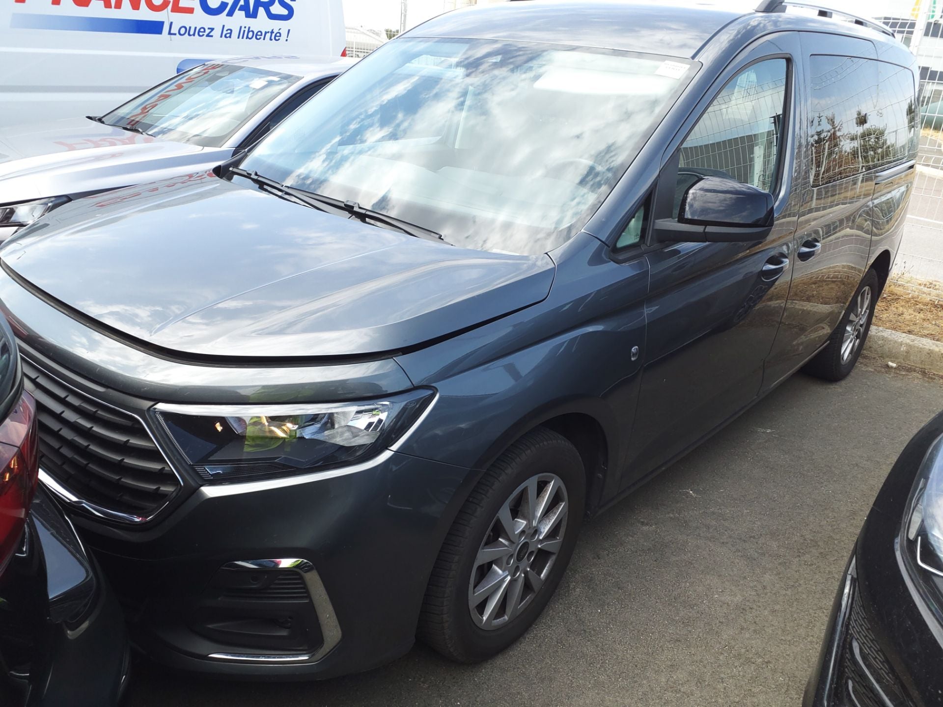 FORD Grand FORD Grand Tourneo 2,0 ECOBLUE 122 CV BVM TITANIUM Titanium