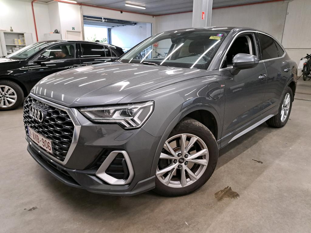 AUDI - AUD Q3 SB 45 TFSI e 245PK S-Tronic S Line Pack Platinum With Heated Seats & LED & B&O Sound & Adaptive Cruise & Surround & Rear Camera & Pano Roof * HYBRID *
