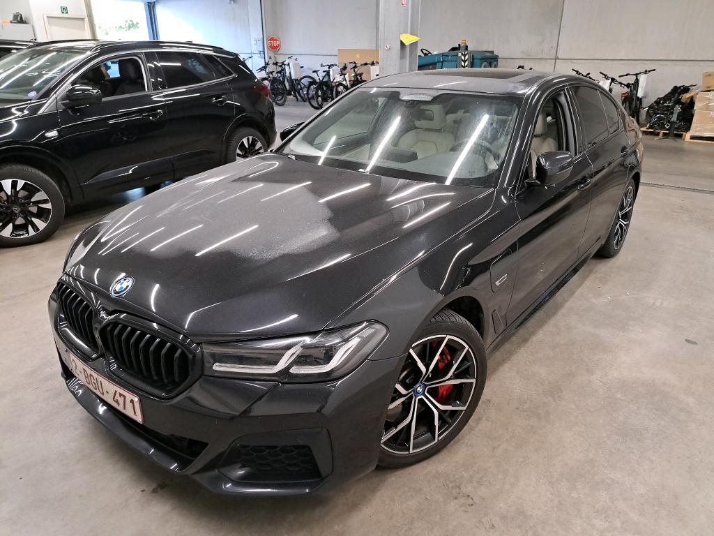 BMW - BMW 5 BERLINE 545e xDrive 394PK M Sport With Dakota Mem Sport Seats & Comfort Plus & Driver Assist Pro & Safety & M Spoiler & Park Assistance Plus & Harman Kardon & 19 Inch & Sunroof * HYBRID *