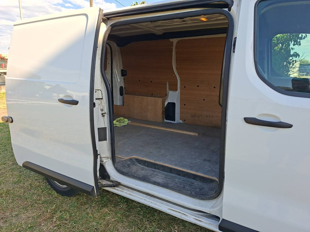 PEUGEOT EXPERT Expert Fg Standard 2.0 BlueHDi 180ch S&S Asphalt EAT8