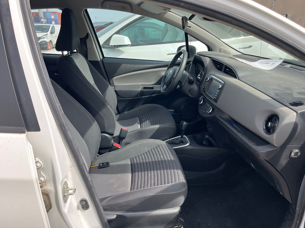 Toyota Yaris Hybrid Yaris 100h France Business 5p // 2 Places