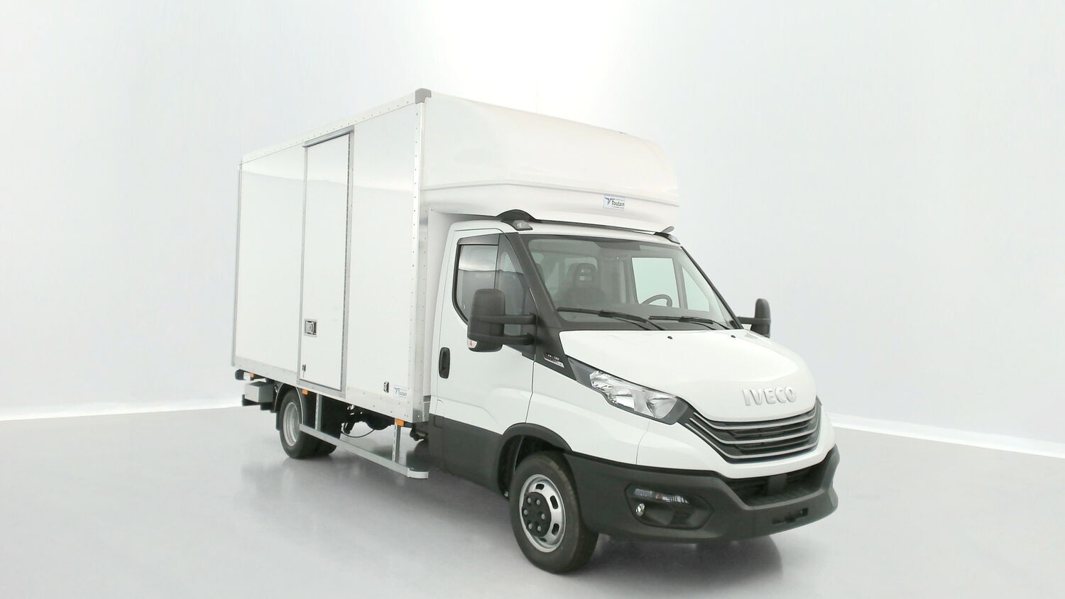 Iveco Daily box 3.0 - Diesel - Automatic - 176 hp - 50 km