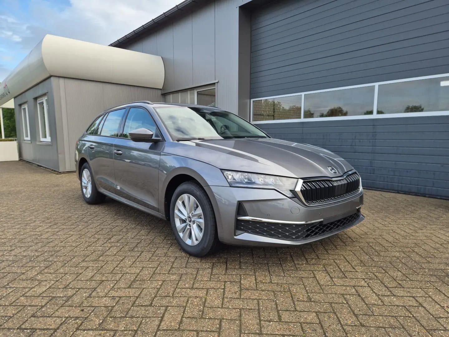 Skoda Octavia 1.5 Selection  - Petrol - Automatic - 150 hp - 50 km