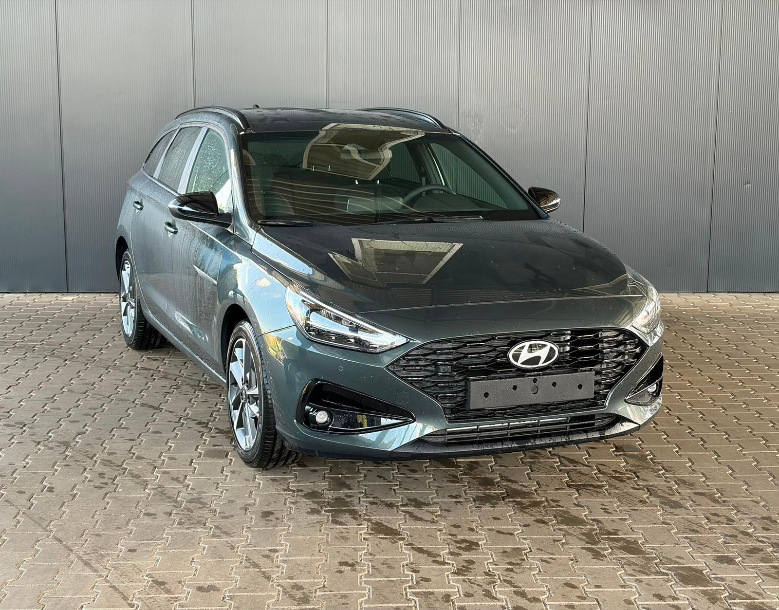Hyundai i30 Wagon 1.0 Comfort - Petrol - Automatic - 101 hp - 50 km
