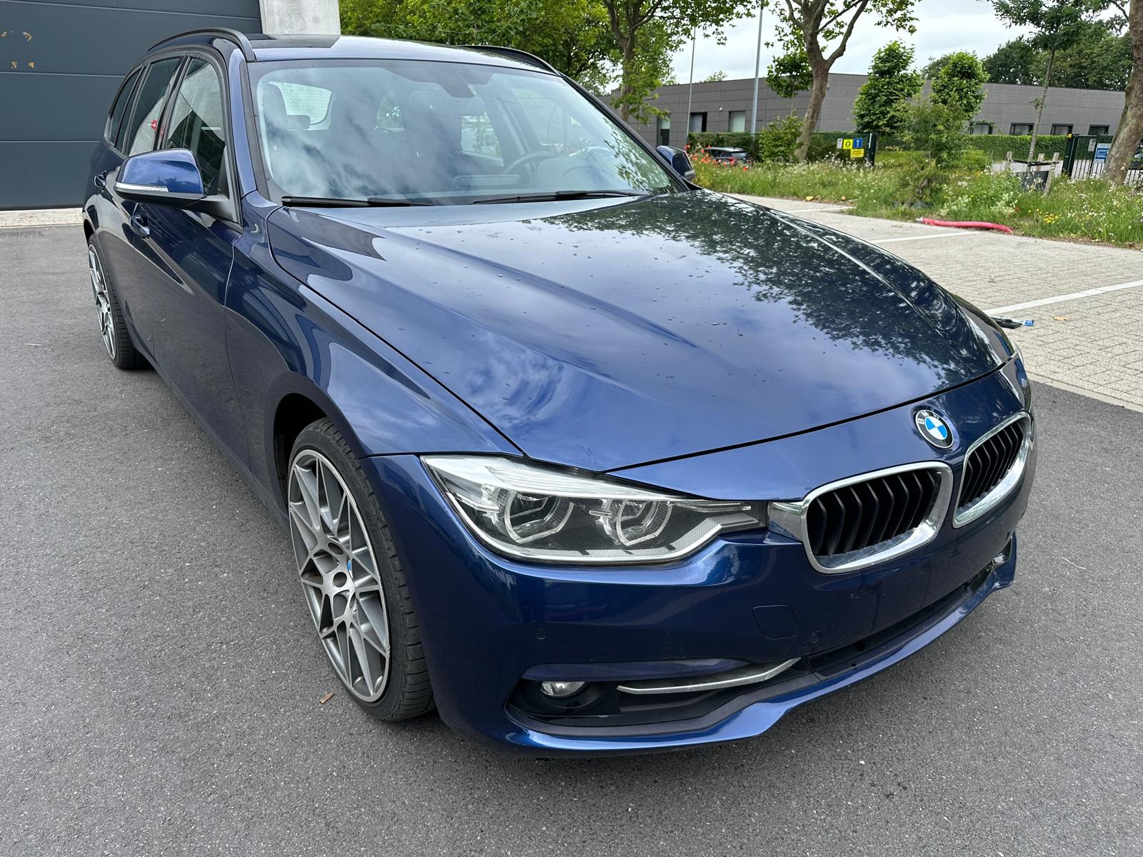 BMW 3 Series Touring 318d Sport Line - Diesel - Automatic - 150 hp - 175.637 km