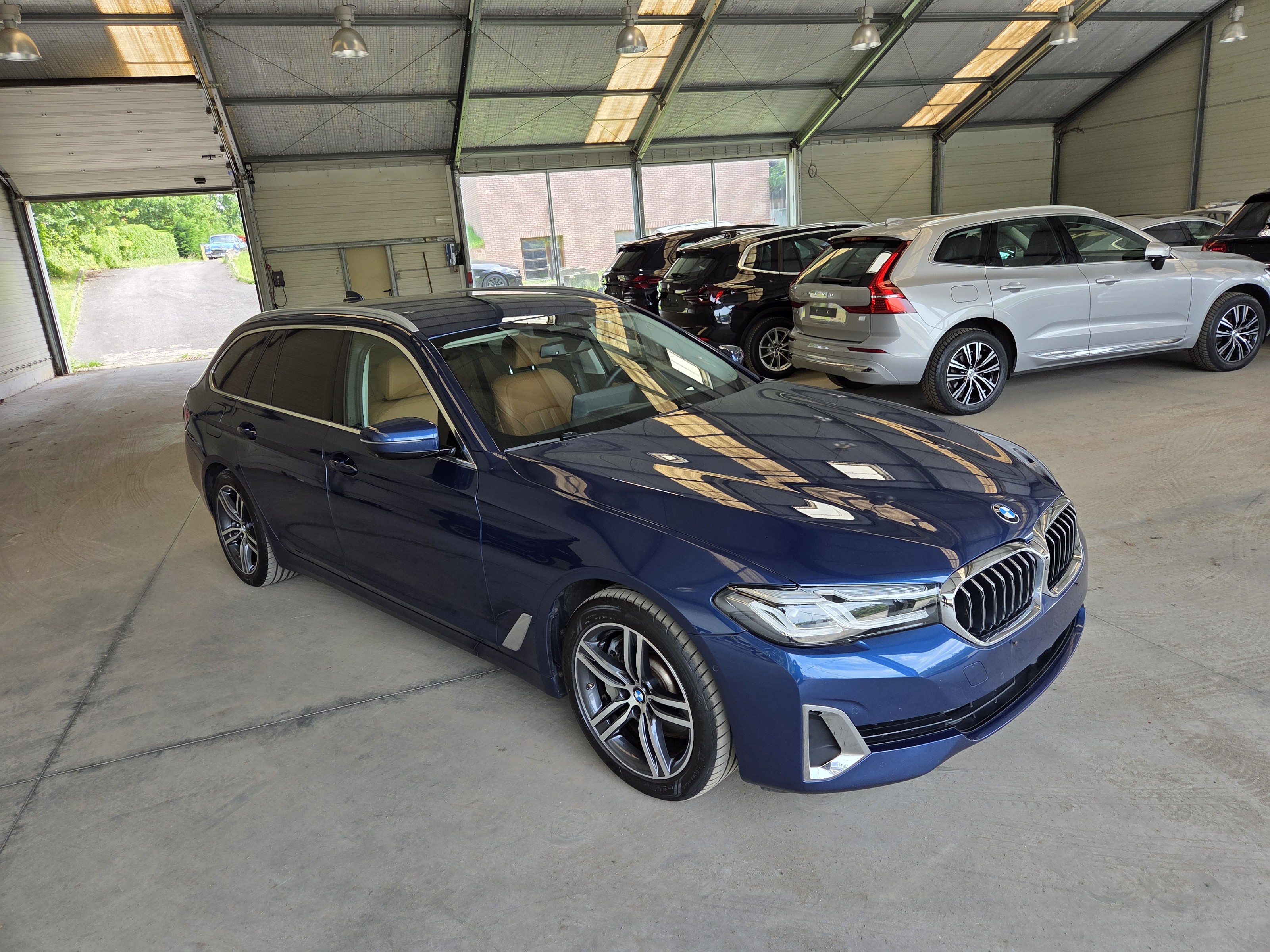 BMW 5 Series Touring 530e Luxury - xDrive - Hybrid - Automatic - 163 hp - 110.519 km