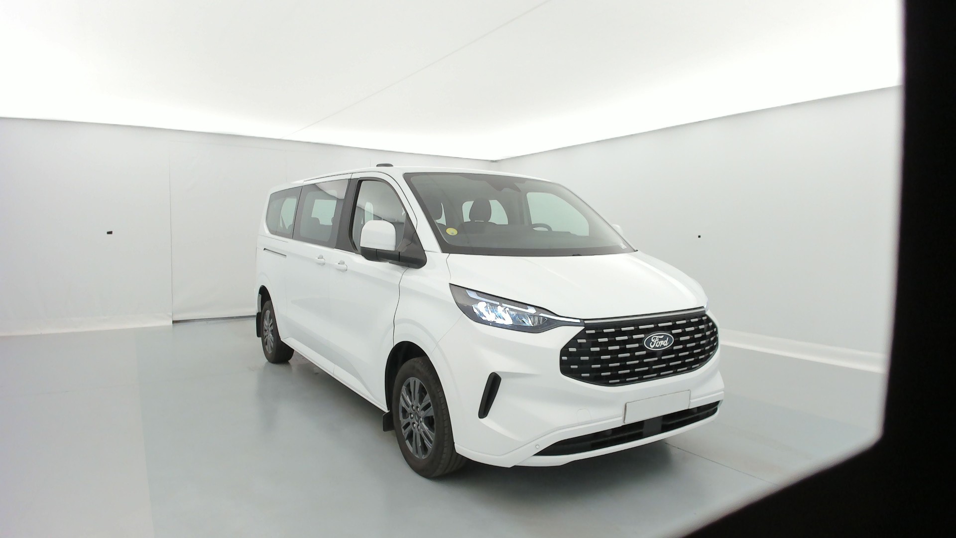 Ford Tourneo L2H1 2.0 Titanium - Diesel - Manual - 150 hp - 41.898 km