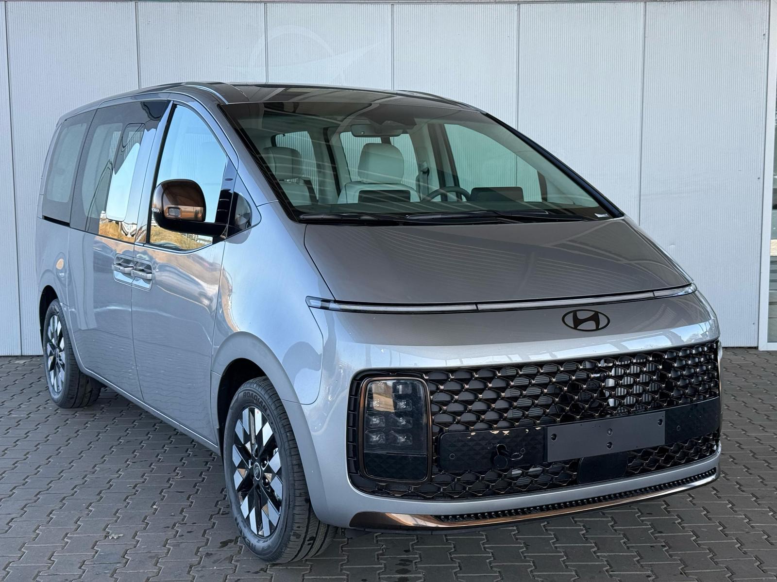 Hyundai Staria 1.6 - Hybrid - Automatic - 225 hp - 11.250 km
