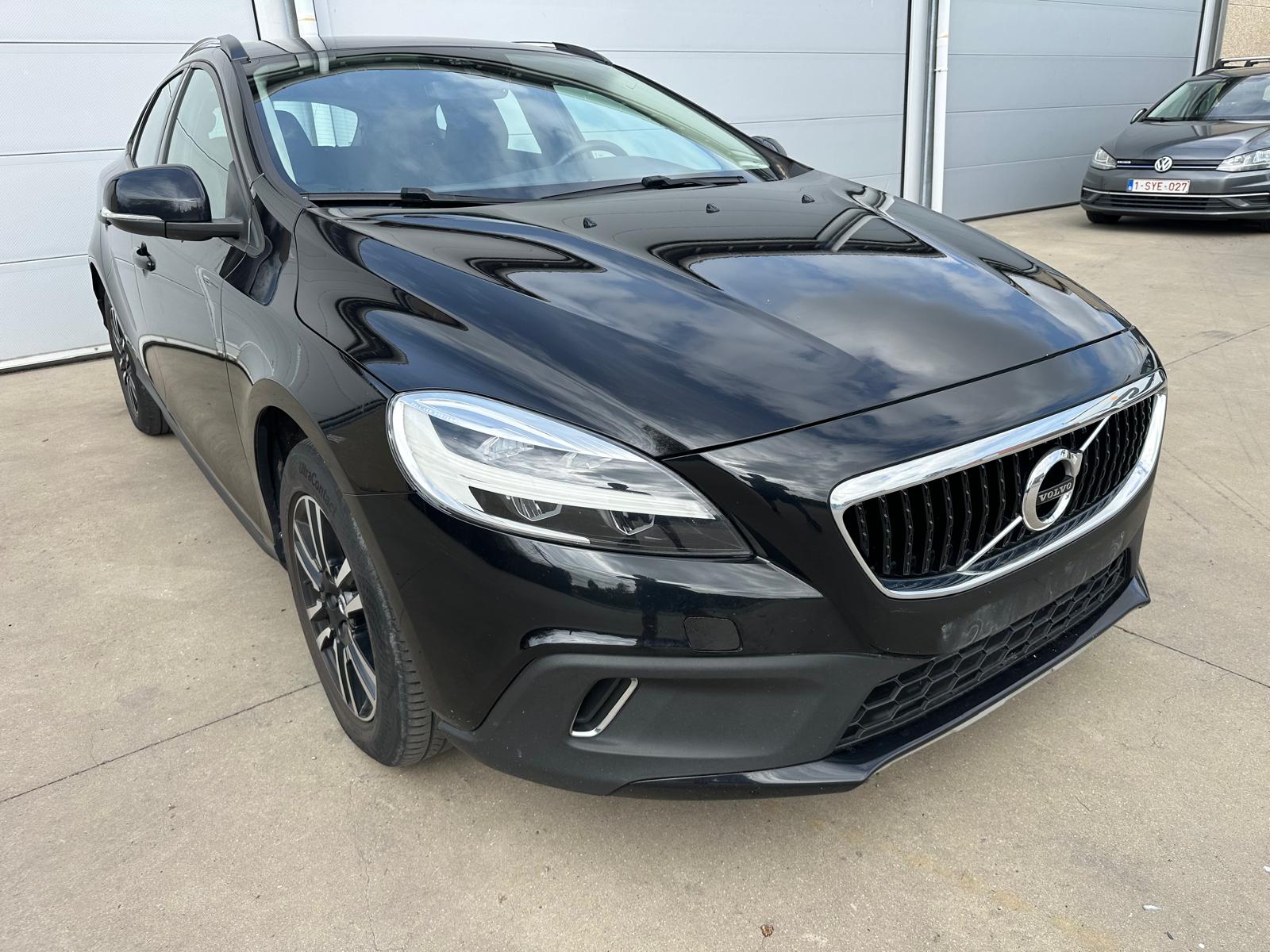 Volvo V40 Cross Country D2 Black Edition - Diesel - Manual - 120 hp - 141.723 km