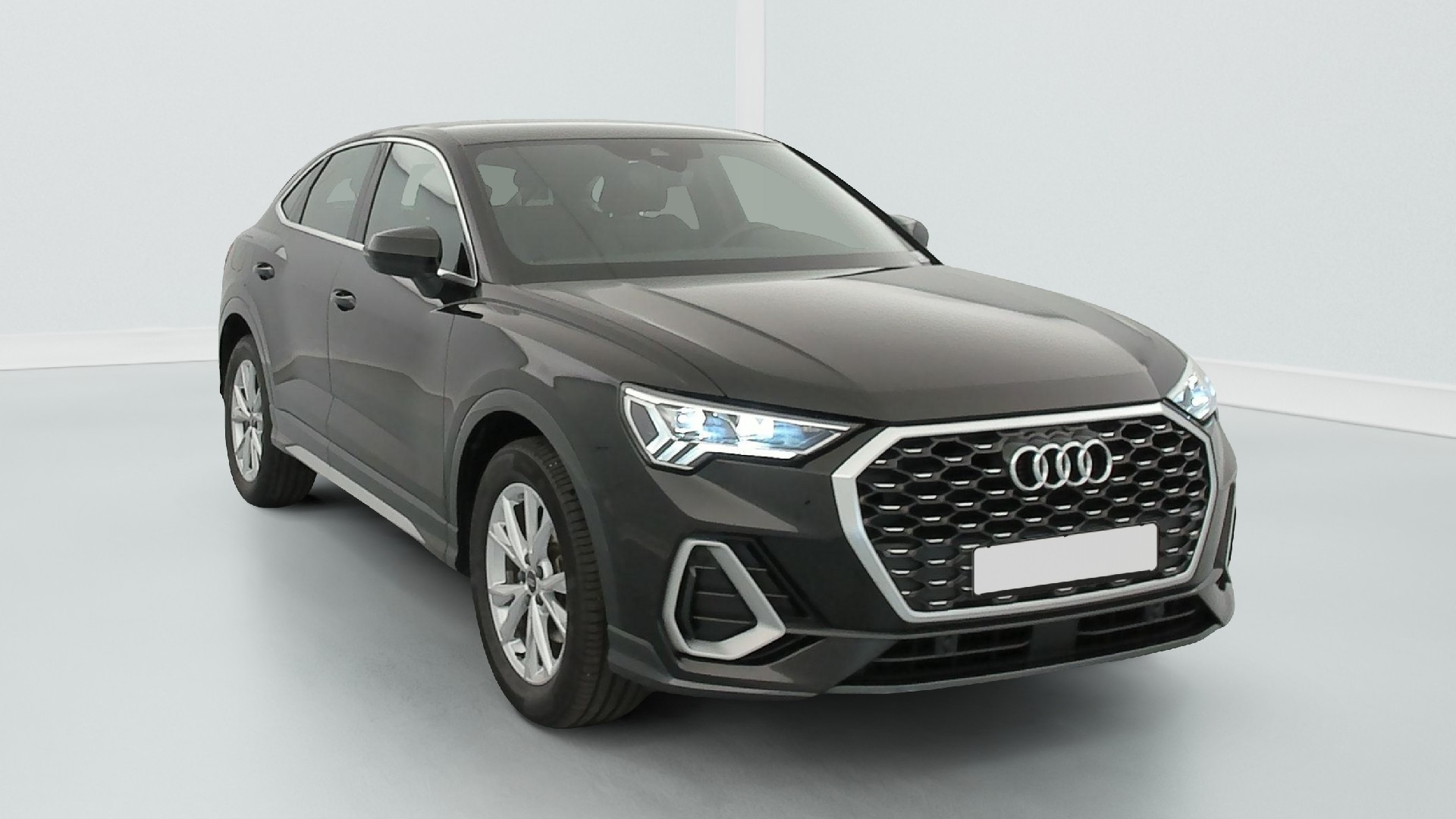 Audi Q3 Sportback 35 TFSI S Line - Petrol - Automatic - 150 hp - 38.199 km