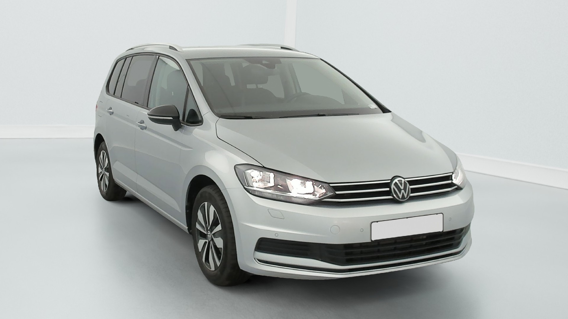 Volkswagen Touran 2.0 TDI Life Plus - Diesel - Automatic - 150 hp - 2.850 km