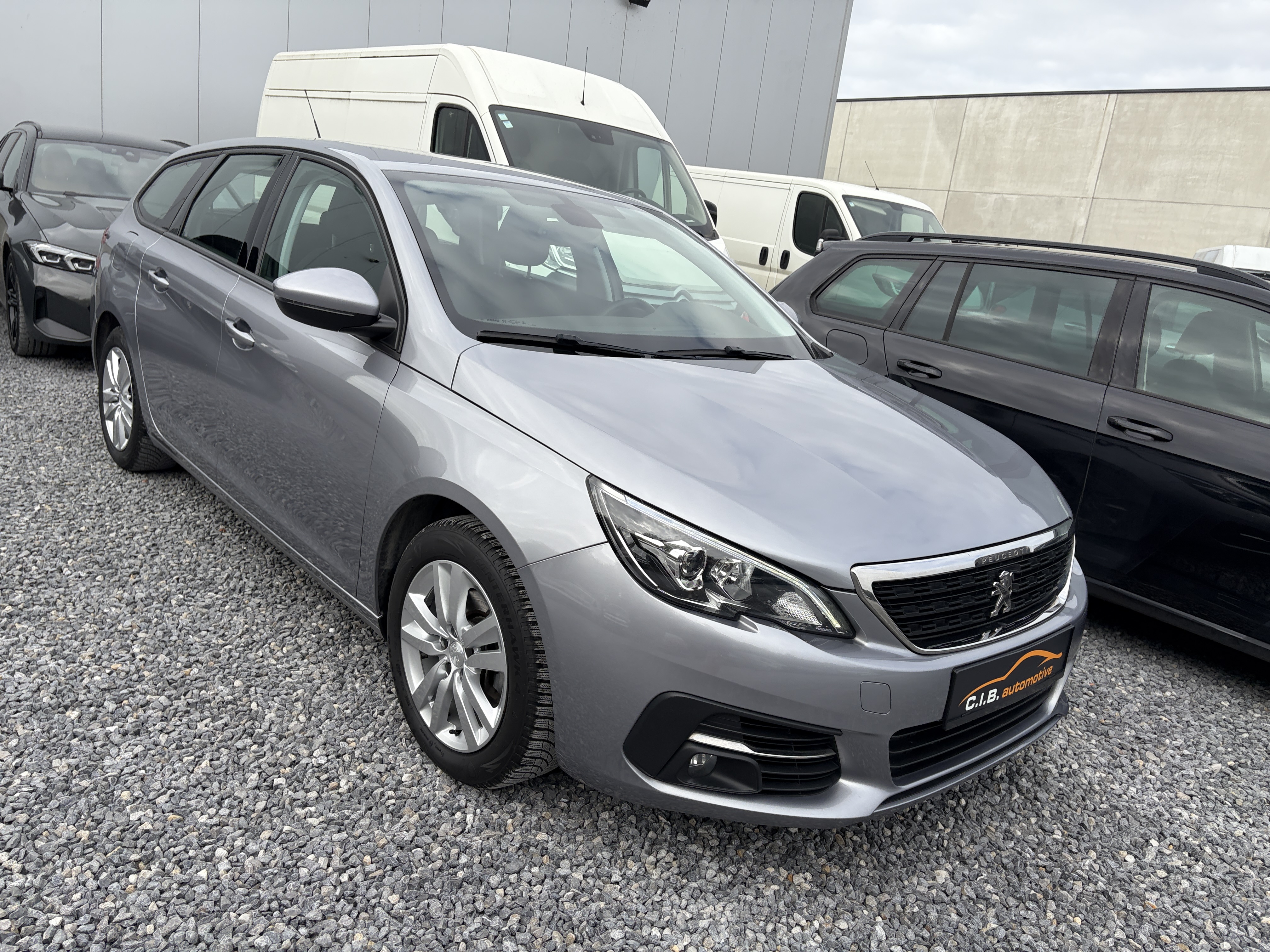 Peugeot 308 SW 1.2i Active Pack - Petrol - Manual - 110 hp - 88.450 km