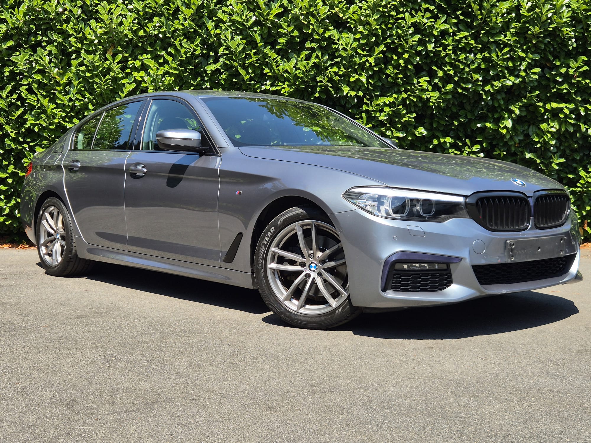 BMW 5 Series 520i M-Pack - Petrol - Automatic - 184 hp - 71.100 km