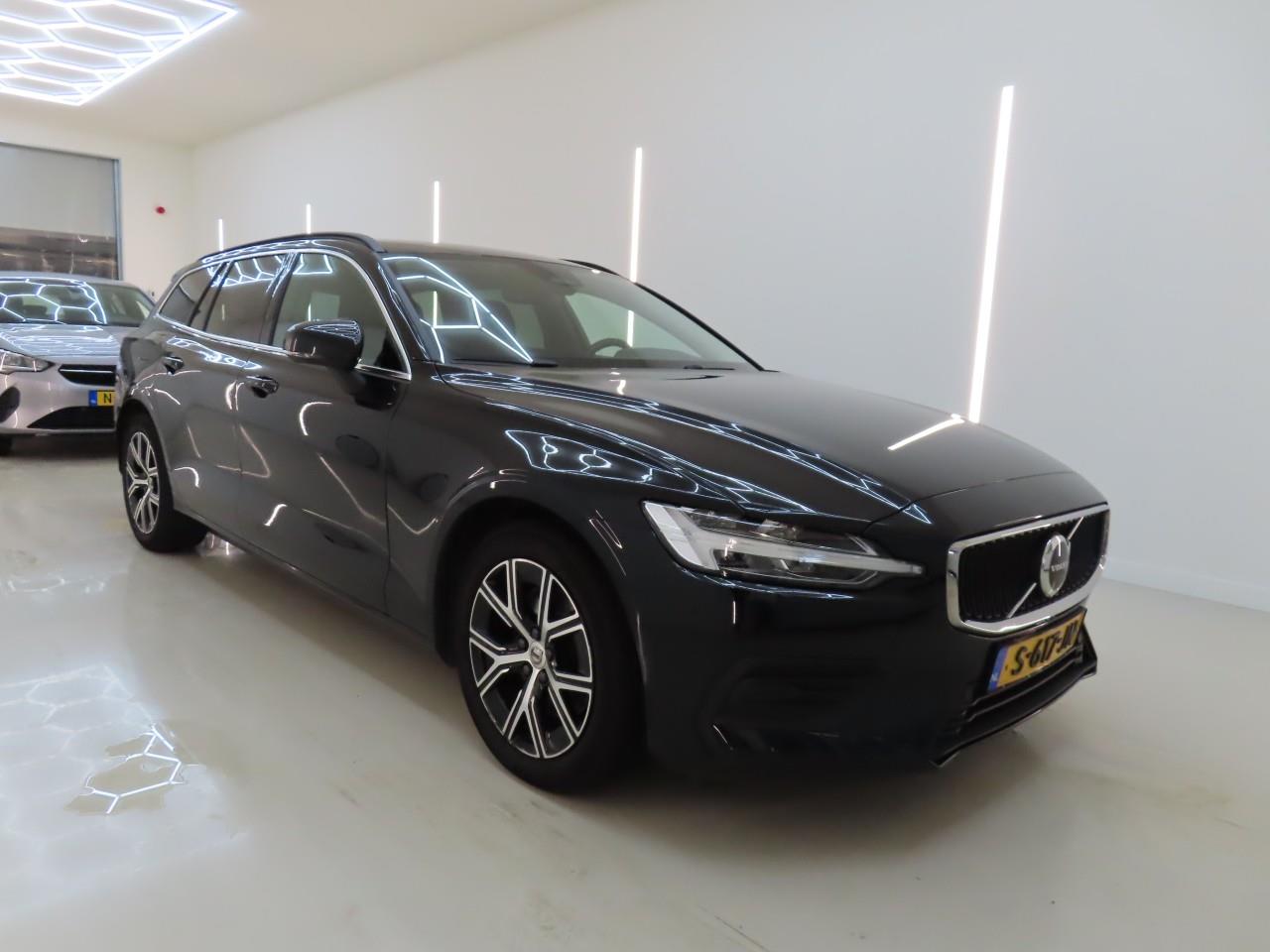 Volvo V60 2.0 B4 Core - Petrol - Automatic - 197 hp - 102.836 km