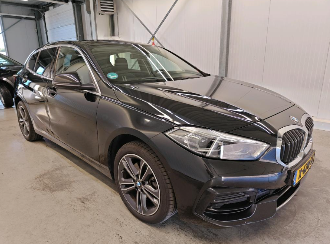 BMW 1 Series 118i Sport Line - Petrol - Automatic - 135 hp - 143.075 km