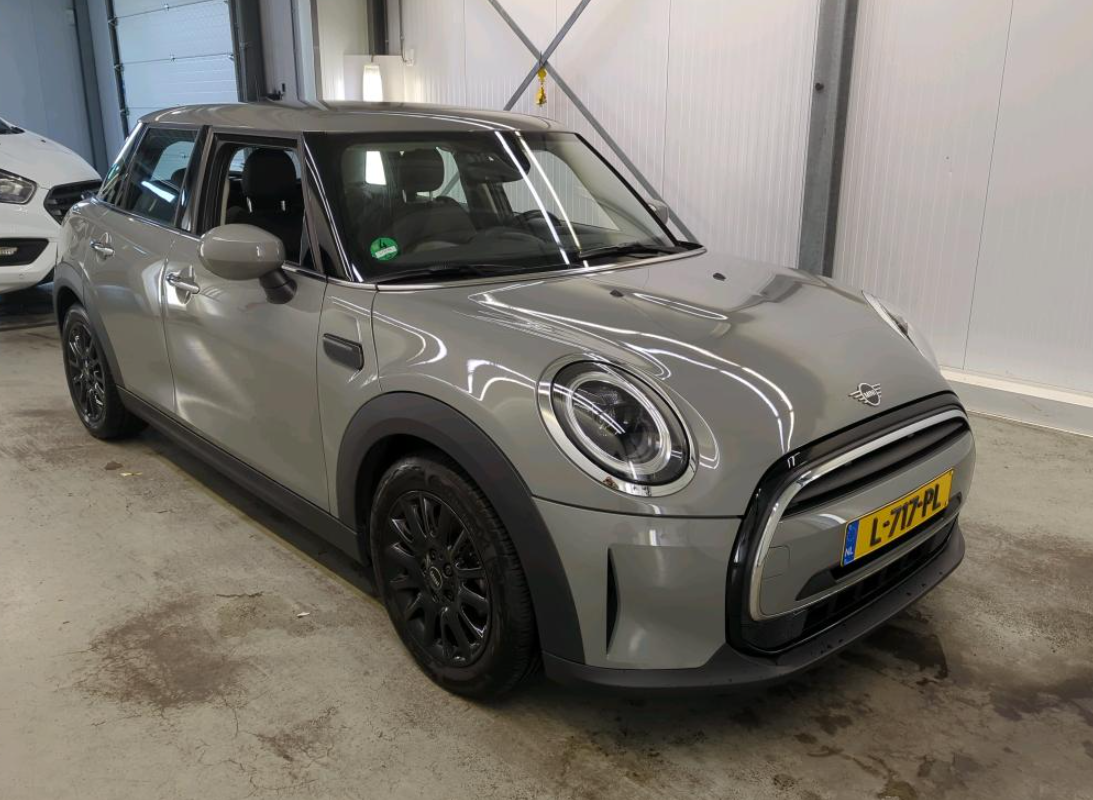 Mini 5 Doors Cooper 1.5 Business - Petrol - Automatic - 136 hp - 146.079 km