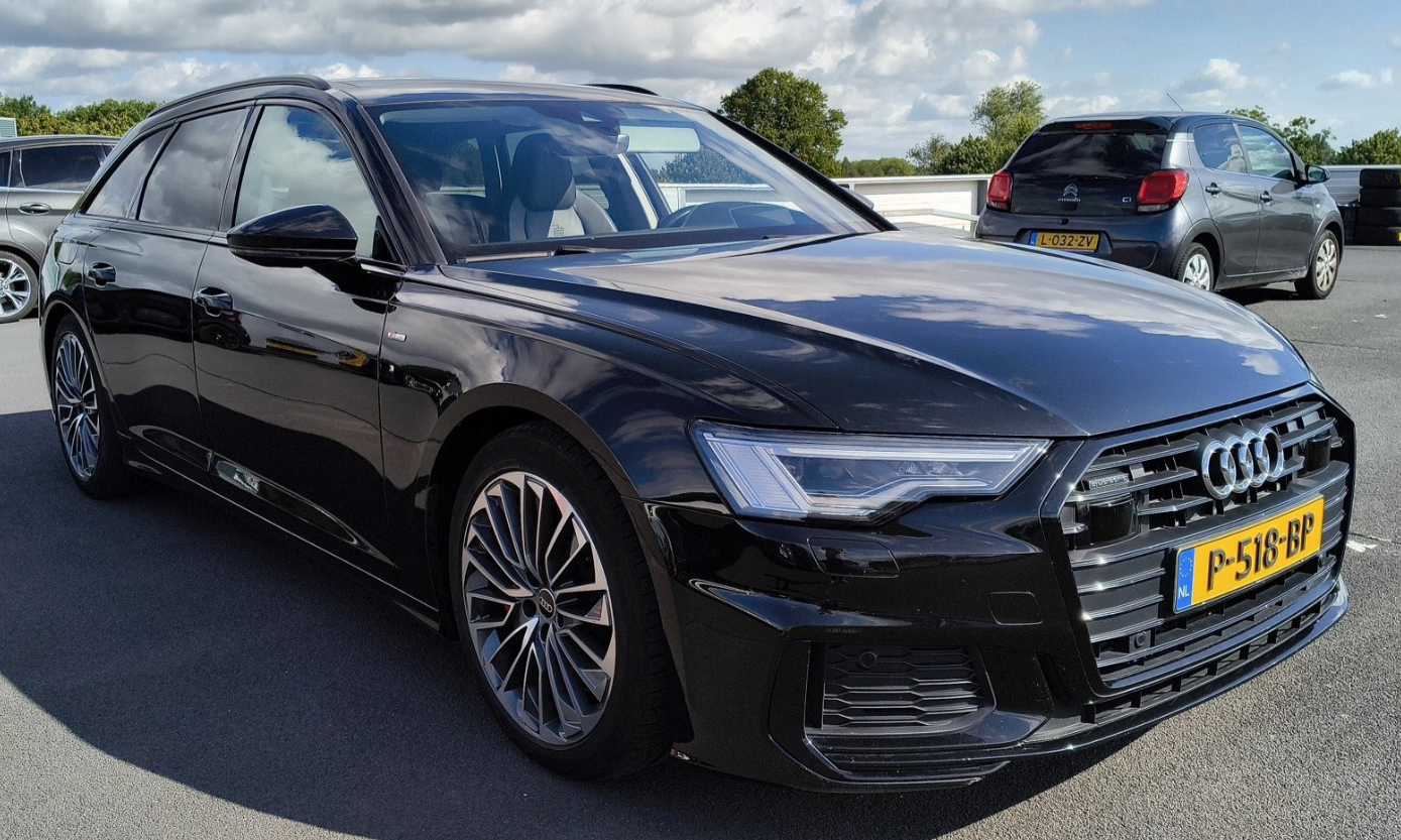 Audi A6 Avant 50 TFSIe S Edition Competition - Hybrid - Automatic - 266 hp - 135.776 km