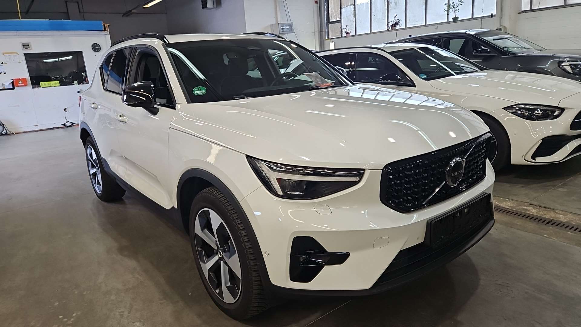Volvo XC40 B3 Plus Dark - Petrol - Automatic - 163 hp - 13.578 km