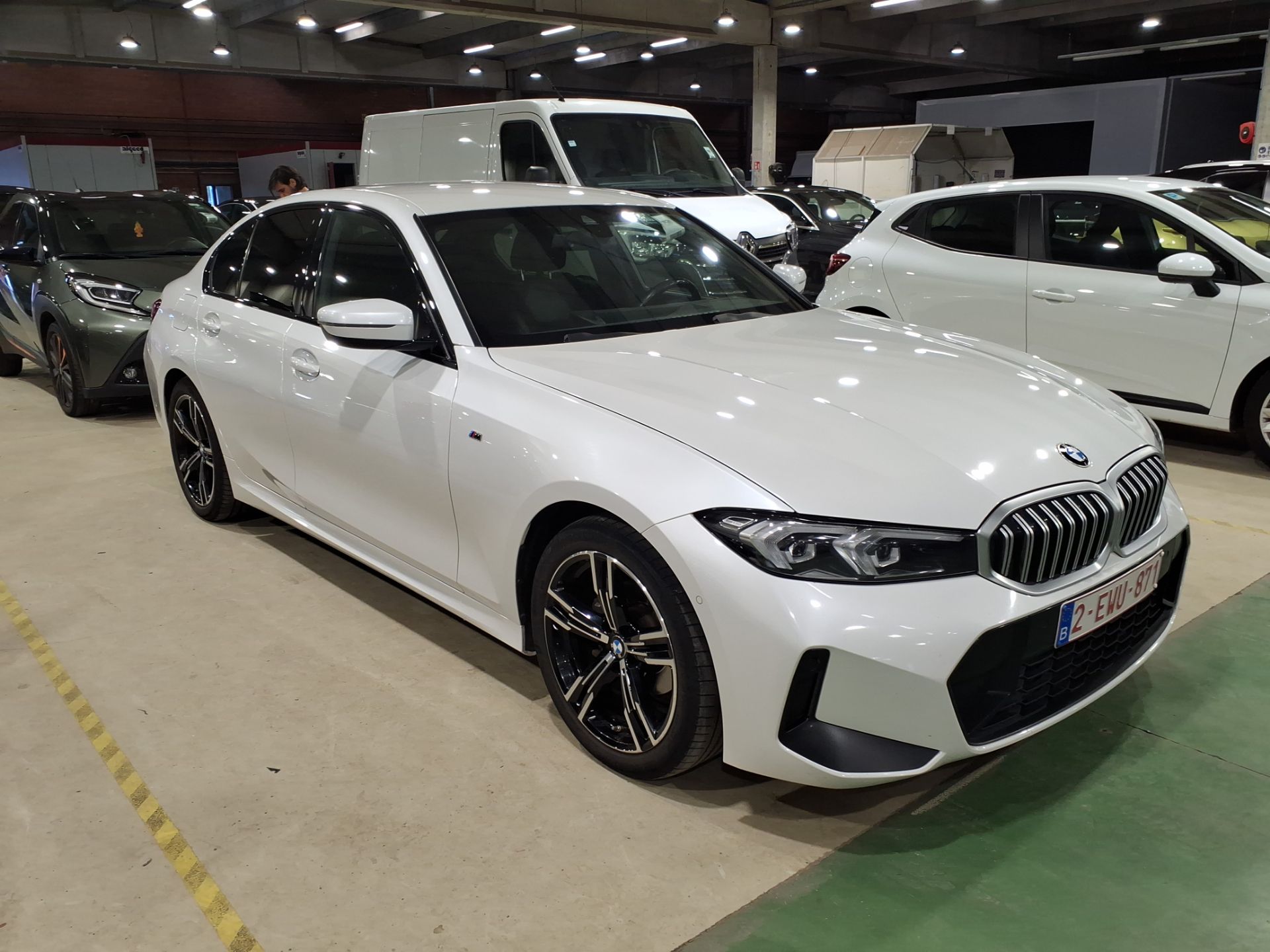BMW 3 Series 318i - Petrol - Automatic - 156 hp - 182.766 km
