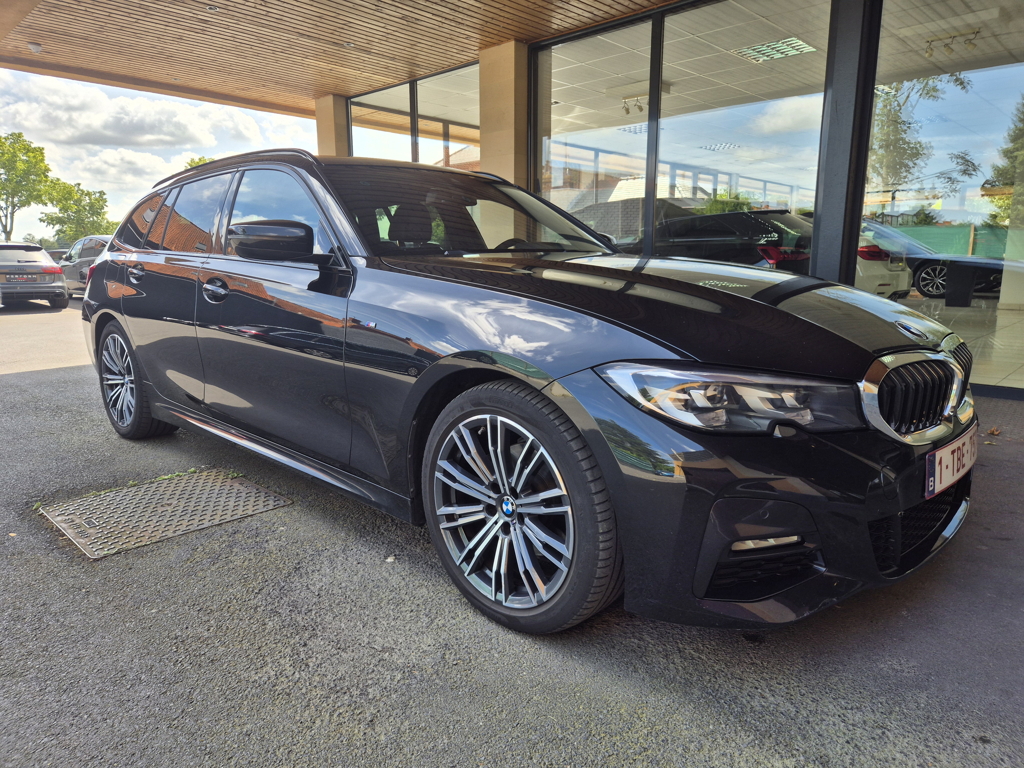 BMW 3 Series Touring 320i - Petrol - Automatic - 184 hp - 150.573 km