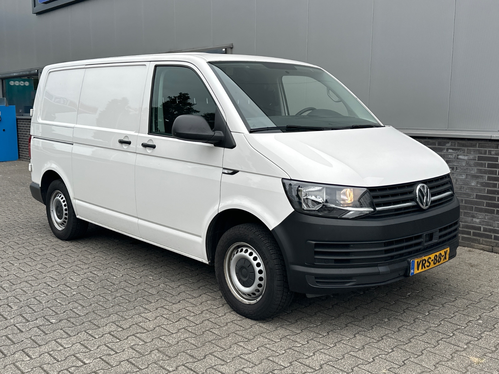 Volkswagen Transporter L1H1 2.0 TDI Comfortline - Diesel - Manual - 150 hp - 147.003 km