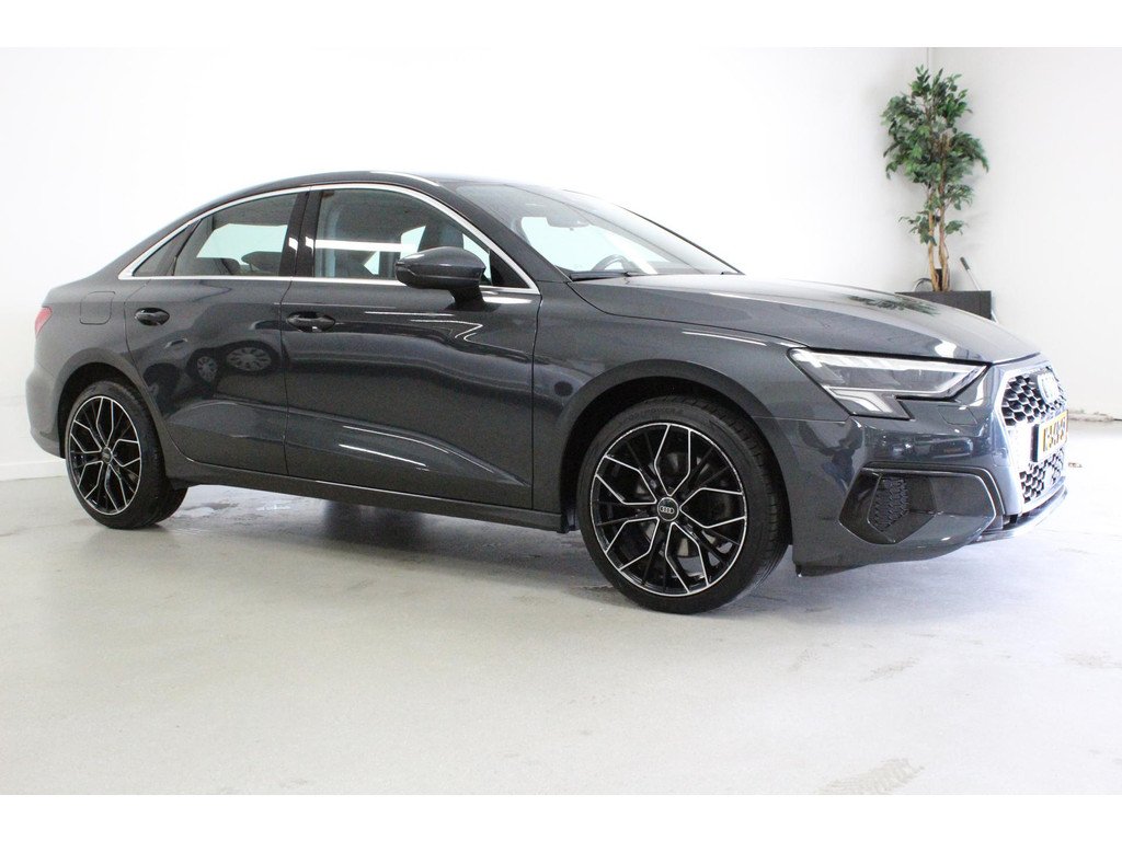 Audi A3 30 TFSI Business - Petrol - Automatic - 110 hp - 131.957 km
