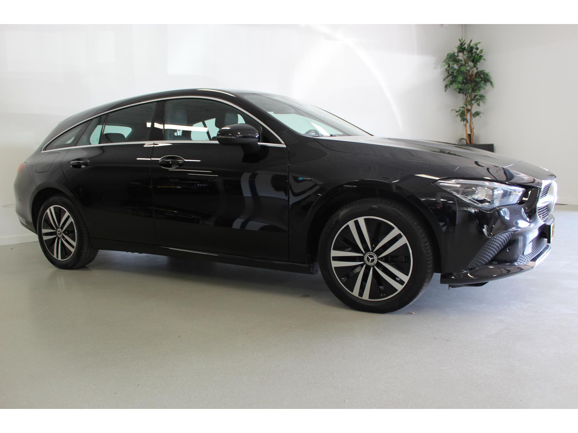 Mercedes-Benz CLA Shooting Brake 250e Business Solution - Hybrid - Automatic - 160 hp - 176.731 km