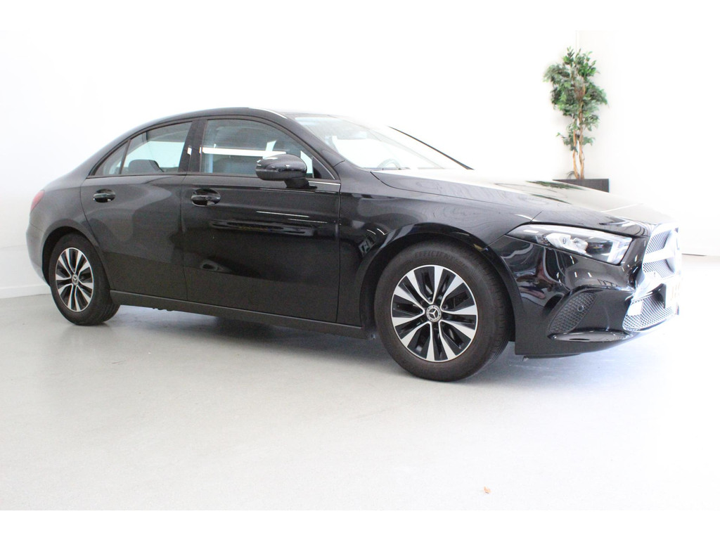 Mercedes-Benz A 180 Business Solution - Petrol - Automatic - 136 hp - 109.683 km