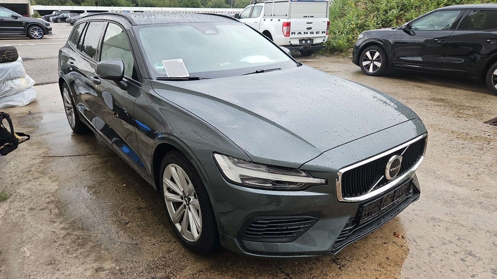 Volvo V60 T6 Core - Hybrid - Automatic - 253 hp - 15.733 km
